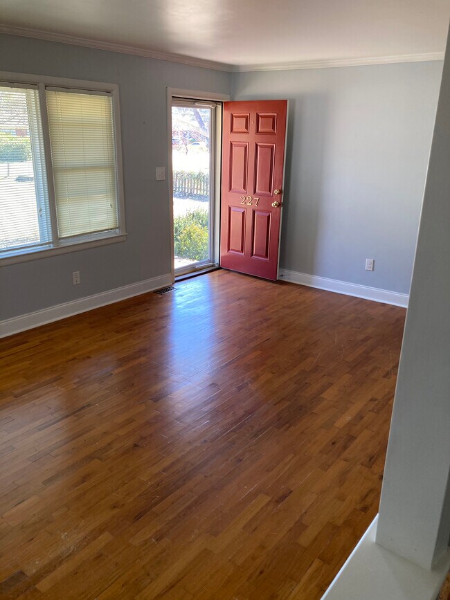 Building Photo - 227 Wood Dale Dr
