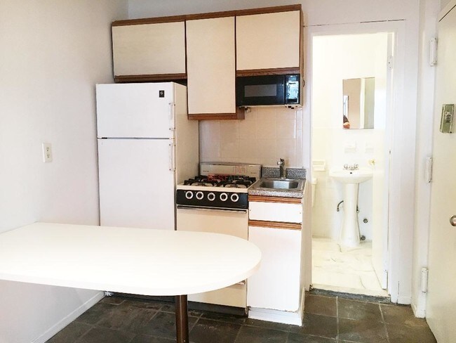 Foto del edificio - 453 W 46th St