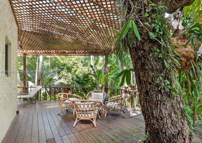 Building Photo - 2497 Abaco Ave