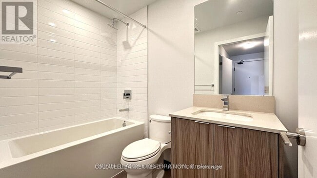 Photo du bâtiment - 430-3430 Square One Dr