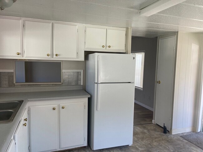 Building Photo - THREE BEDROOM MOBILE HOME IN CASTLE ROCK
