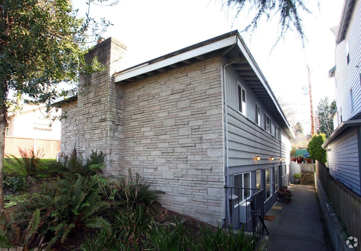 Building Photo - 2111 N 63rd St