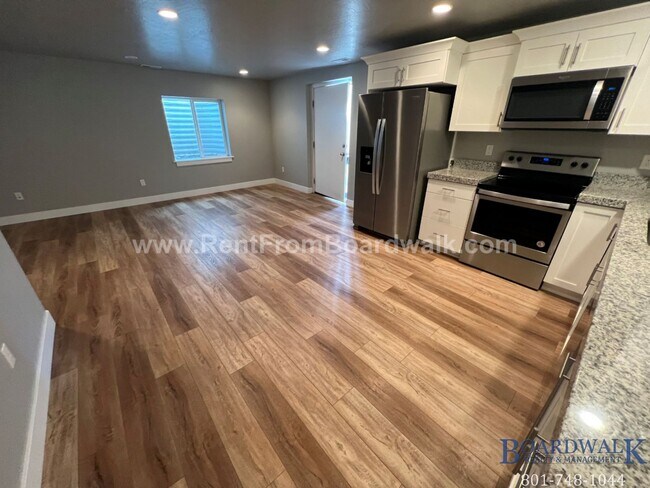 Building Photo - Stylish Vineyard Basement Apartment!