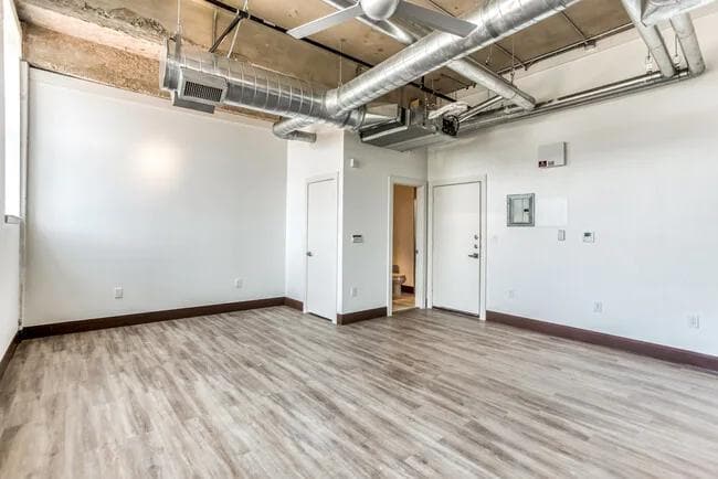 Primary Photo - 1403 Corinth St