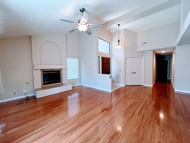 Foto del edificio - Beautiful 3 bed / 2 bath Condo in Rancho B...