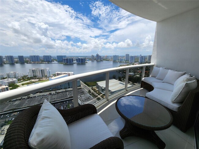 Foto del edificio - 18201 Collins Ave