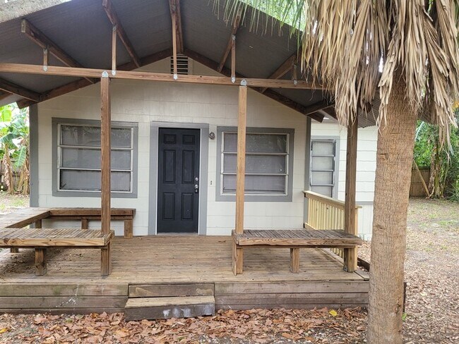 Building Photo - 1605 Jessamine Ave