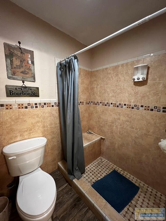 Foto del edificio - 603 Continental Dr