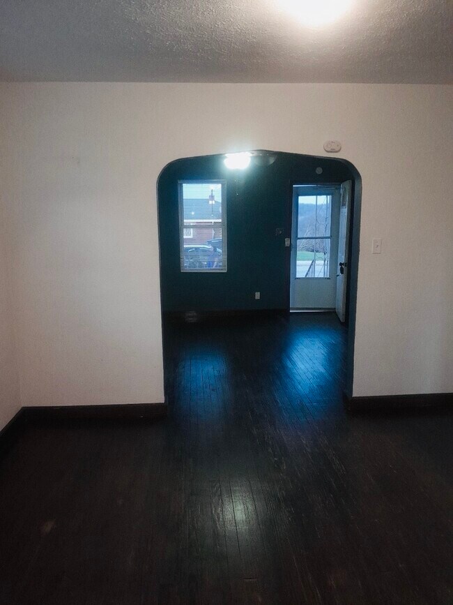 Building Photo - 919 School St