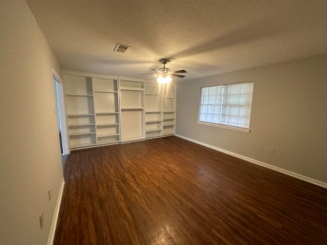 Foto del edificio - 33230 Walker North Rd