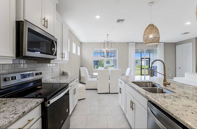Building Photo - 440 Coral Reef Pl