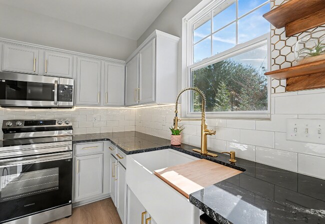 Building Photo - 6 Hillrise Ct