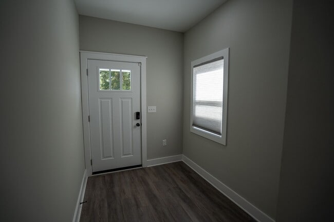 Building Photo - 3Bed/2.5Bath Home in Downtown