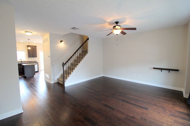 Building Photo - 3 bedroom townhome for rent! - 120 Cedar P...