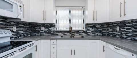 Building Photo - 2740 W 61st St