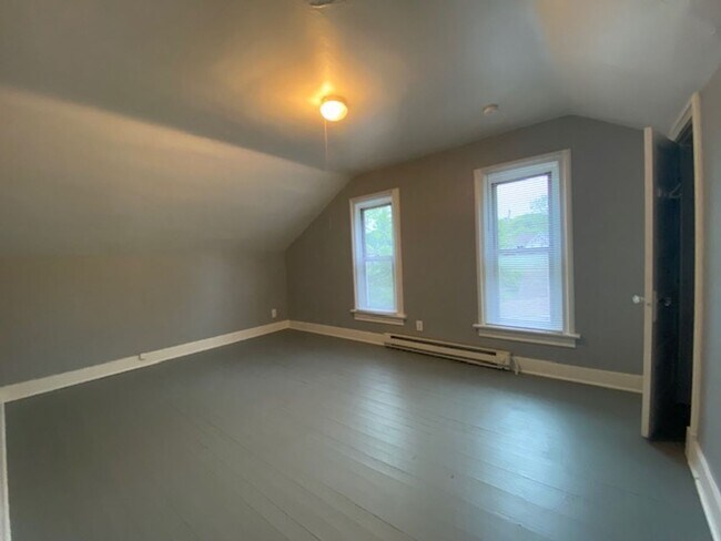 Foto del edificio - Two bedroom, one bathroom single home in D...
