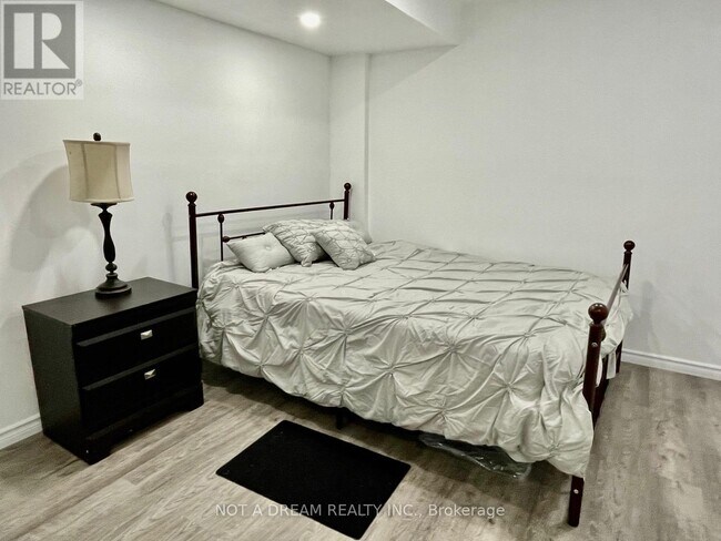 Building Photo - 95 Medland Ave