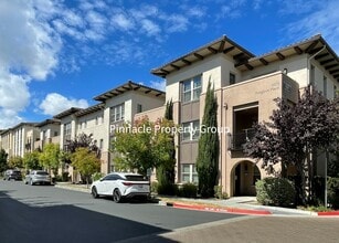 Building Photo - 1073 Foxglove Pl