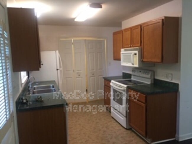 Building Photo - 11304 Maplewood Dr