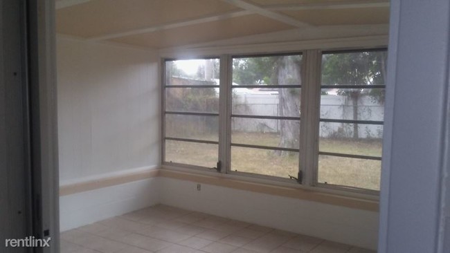 Building Photo - 3 br, 1 bath House - 9296 Starkey Road