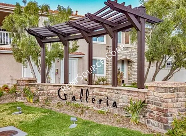 Foto del edificio - 3 Bedroom Townhome for Rent in Valencia Ga...