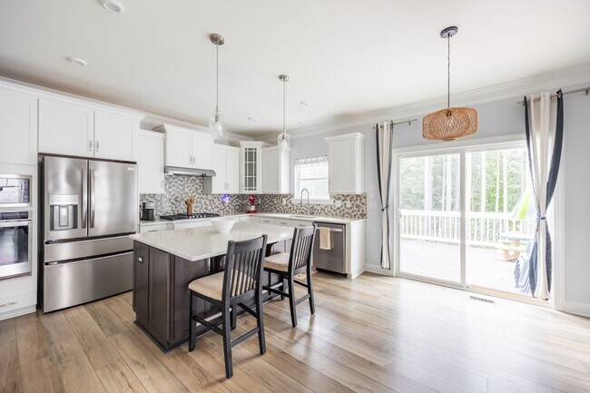 Building Photo - 11585 Kings Pond Dr