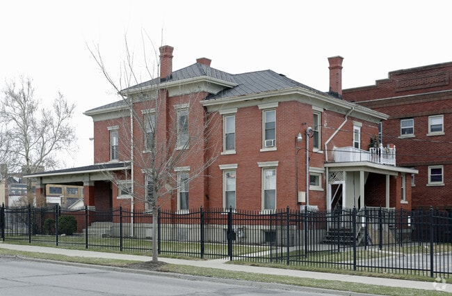 Building Photo - 439 E Wayne St