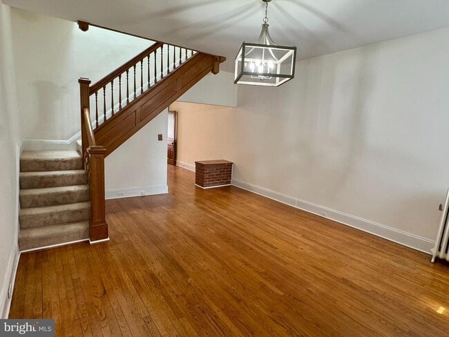 Foto del edificio - 112 E 3rd St