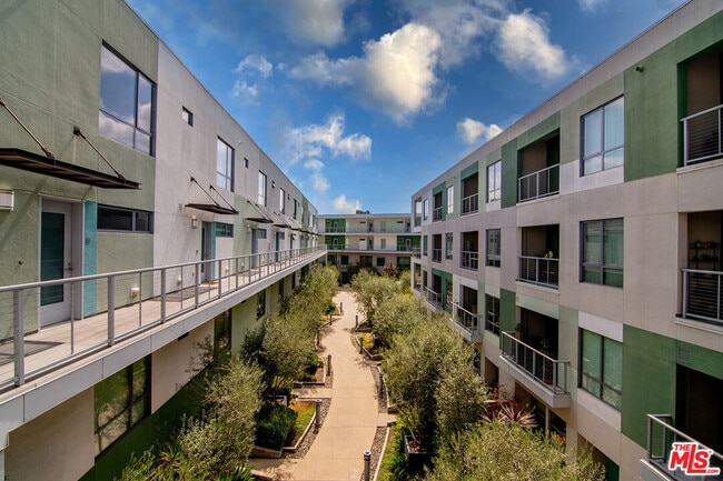 Foto del edificio - 11500 Tennessee Ave