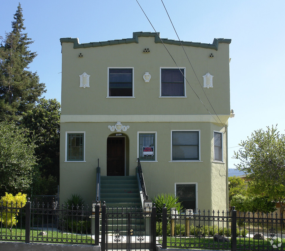 Primary Photo - 3228 Davis St