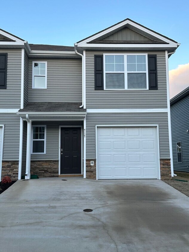 Foto principal - 3 Bedroom / 2.5 Bath Townhome Kingsport, TN