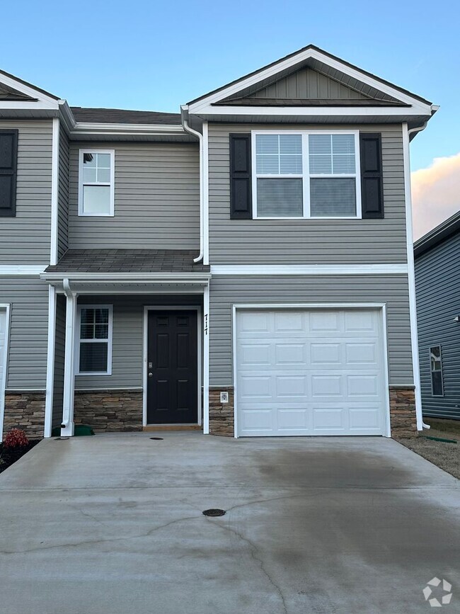 Building Photo - 717 Theobald Wy