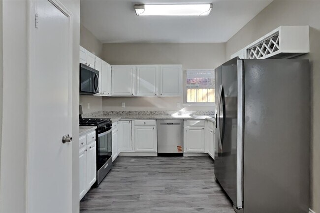 Foto del edificio - 4327 Palmer Plantation Dr