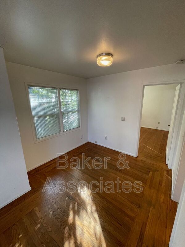 Building Photo - 210 Ridgeway Ave