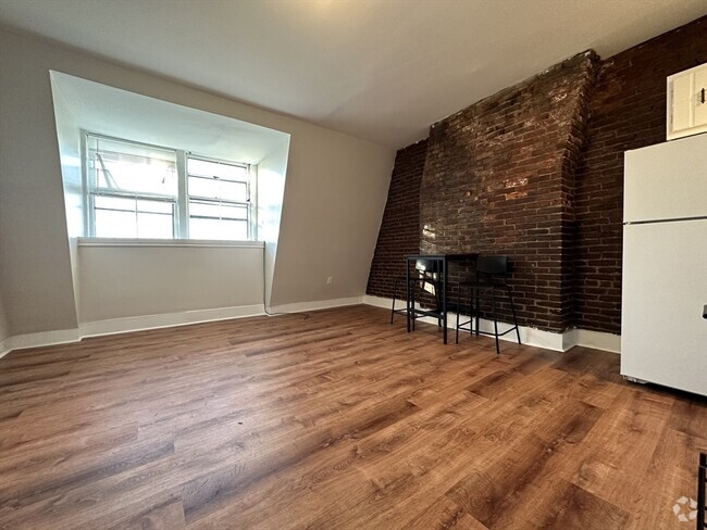 Building Photo - 658 Tremont St