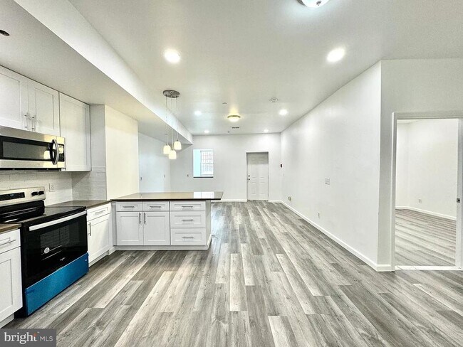 Building Photo - 20/24-24 N 40th St