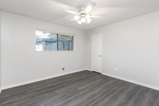 Building Photo - 4011 Flint Creek Dr