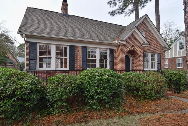 Building Photo - Charming 3 Bedroom Home in Desirable Heath...
