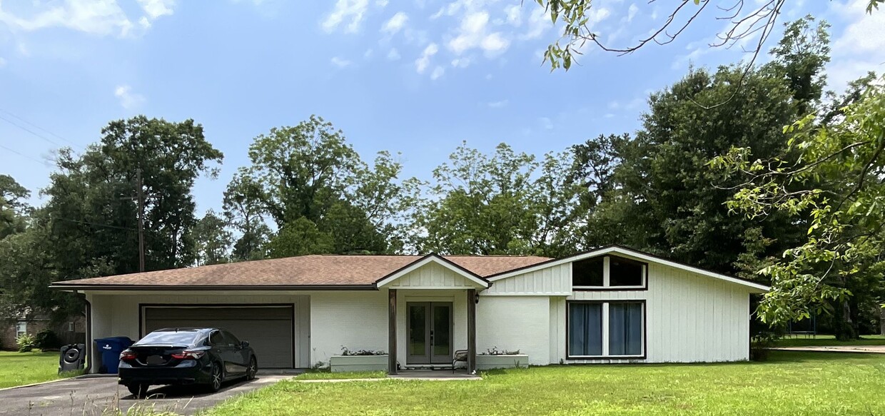 Primary Photo - 403 S. Texas Street