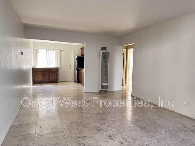 Foto del edificio - 4859 1/2 Naragansett Ave
