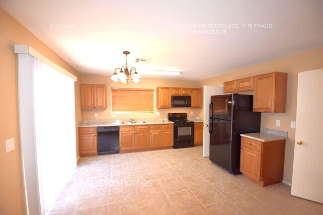 Building Photo - 2266 E Spruce Dr