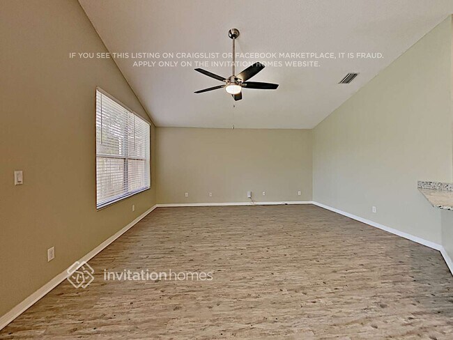 Foto del edificio - 1060 Rock Springs Dr