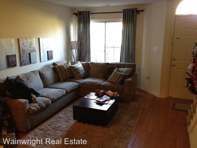 Building Photo - 2 br, 2 bath House - 3845 Lasalle Dr. #109