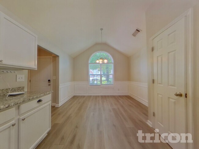 Foto del edificio - 82 Nashport Ln