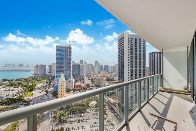 Foto del edificio - 888 Biscayne Blvd