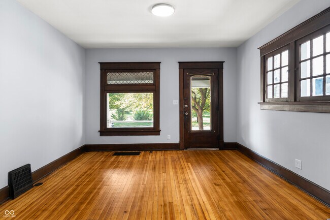 Foto del edificio - 2330 E 16th St