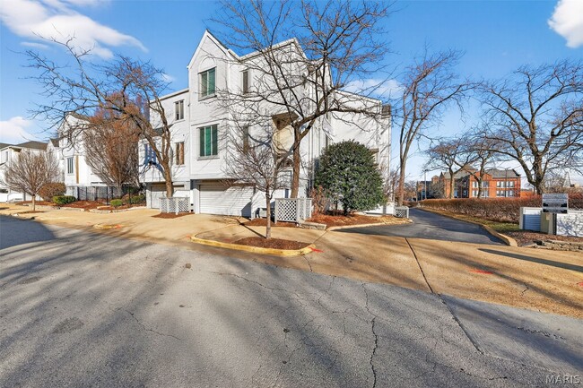 Building Photo - 28 Columbus Square Dr