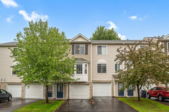 Building Photo - 2965 Village Ct