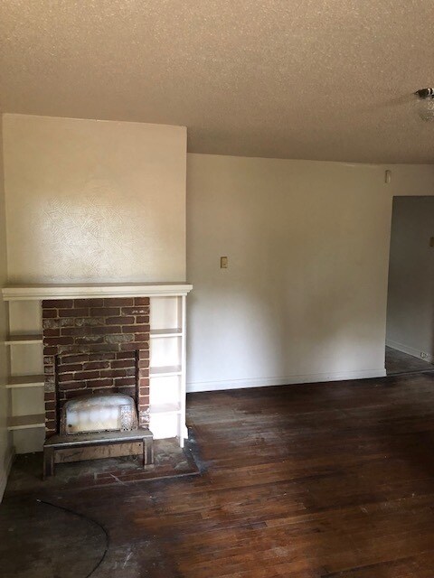 Building Photo - First Month Free!!