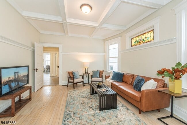 Building Photo - 207 Hillside Ave